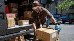 UPS to Cut 30,000 Jobs in 2026, Scaling Back Amazon Deliveries and Closing Facilities