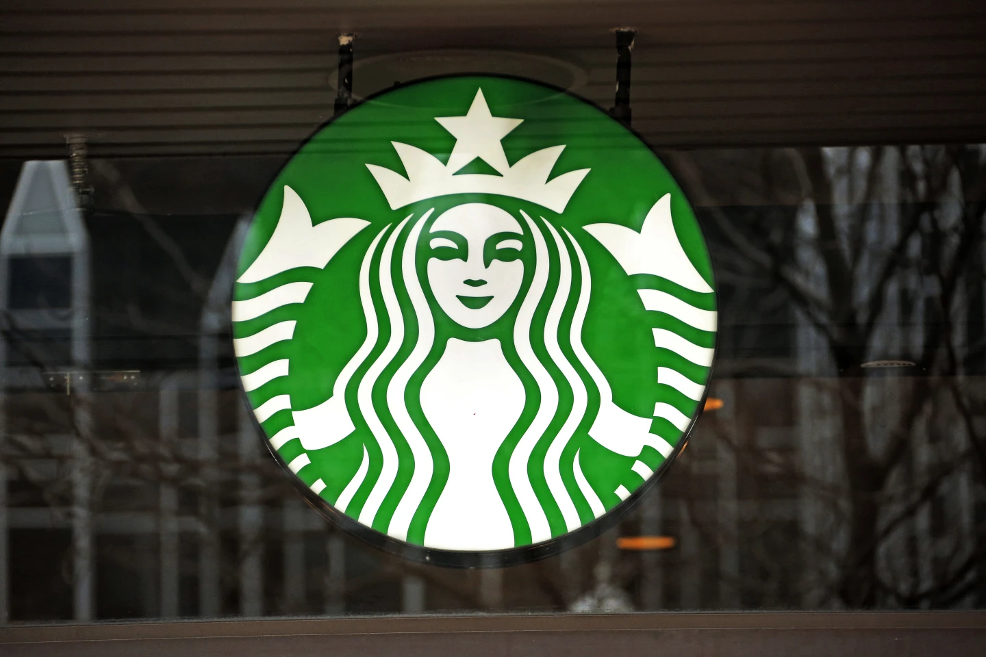 Starbucks-open-door-policy